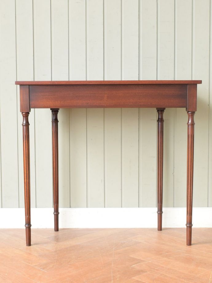 コンソールテーブルの後ろ姿