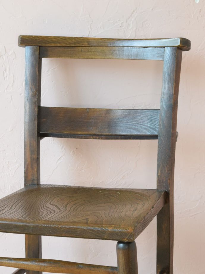 アンティークチェアの背もたれ