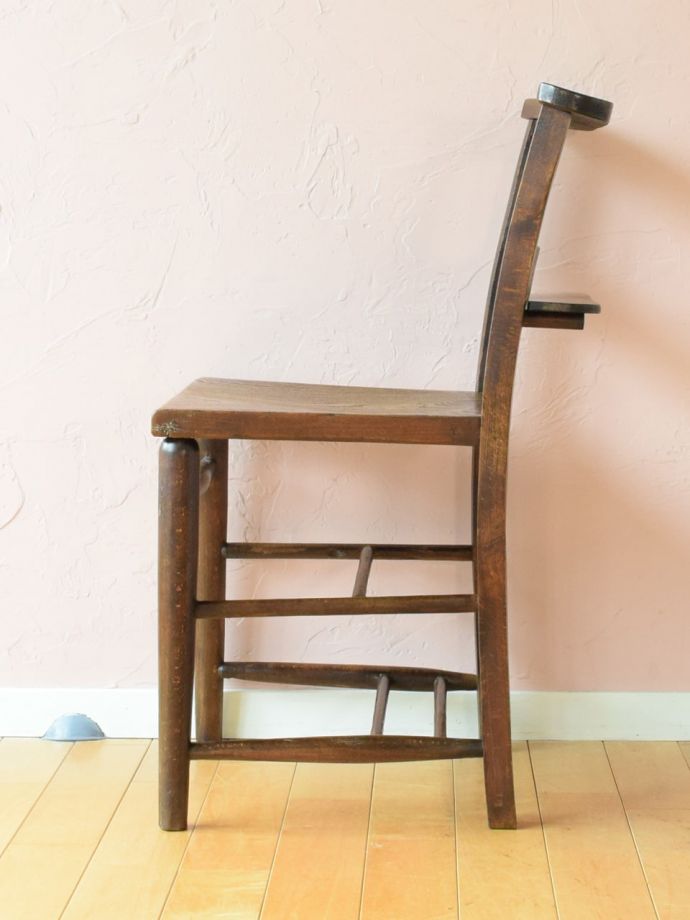 チャーチチェアの横顔