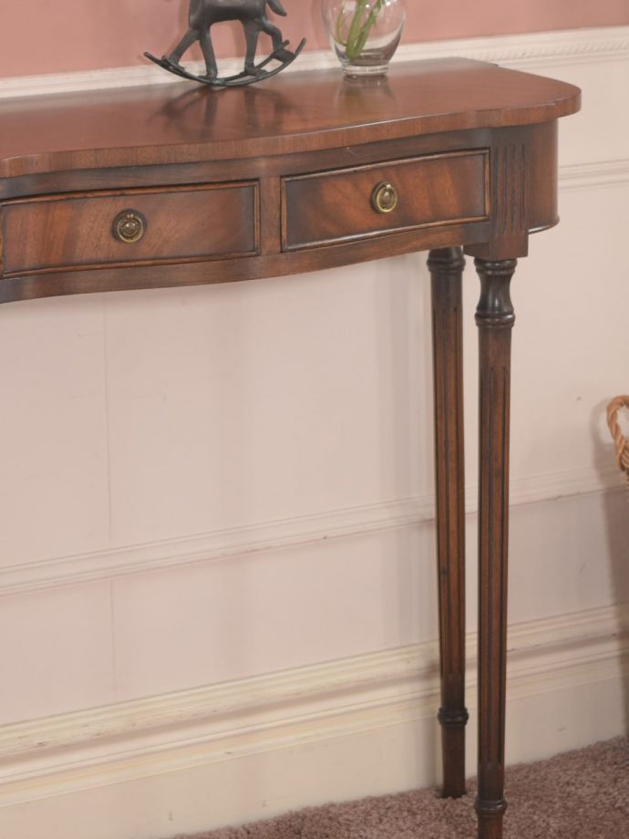 美しい木目のコンソールテーブル