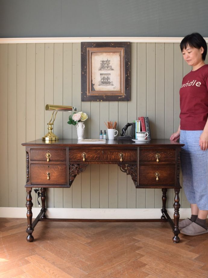 英国アンティークのデスク