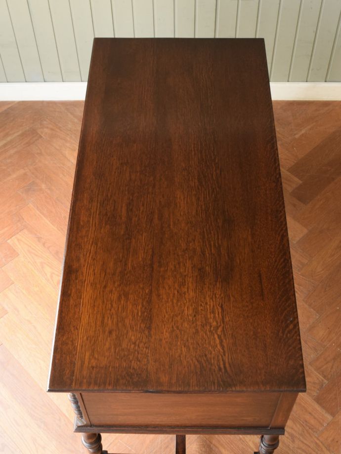 書斎机の美しい天板