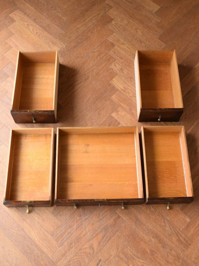 アンティークデスクの引き出し