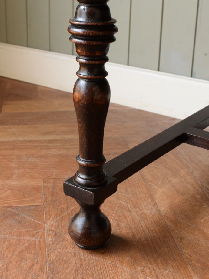 アンティークデスクの脚