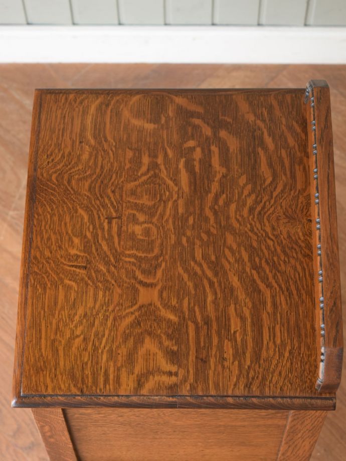 サイドキャビネットの天板