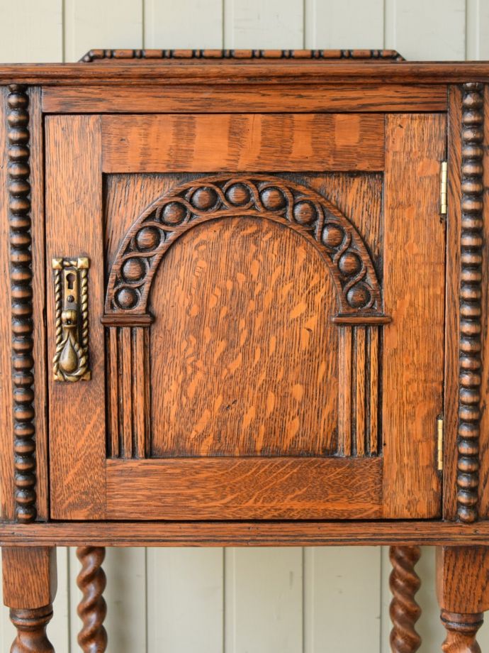 アンティークらしい装飾