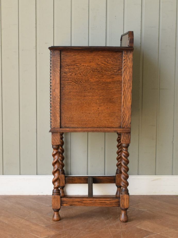 サイドキャビネットの側面