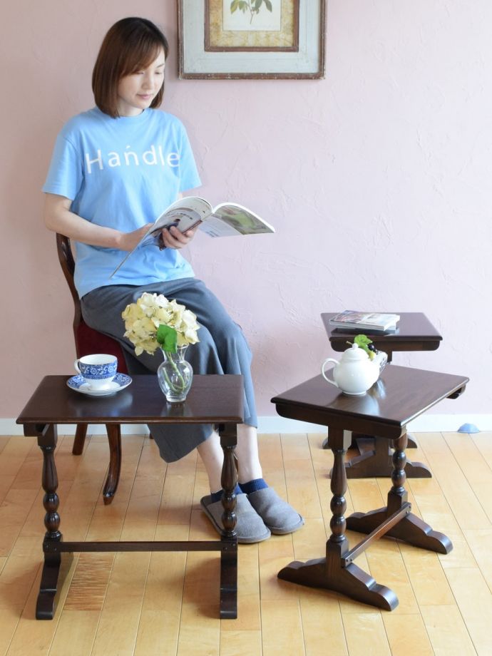 アンティークのネストテーブル