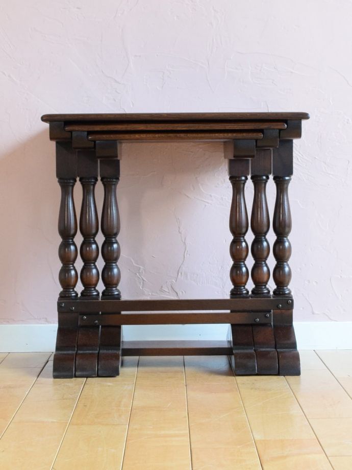 コーヒーテーブルの側面