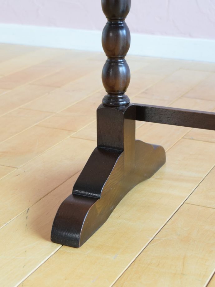 アンティークテーブルの脚