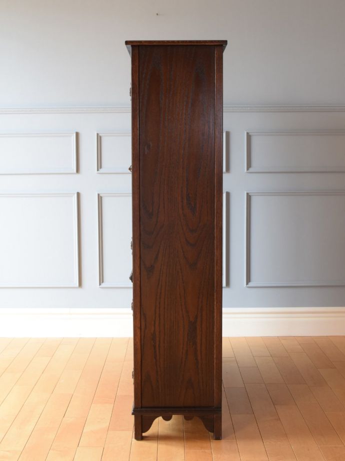 キャビネットの側面