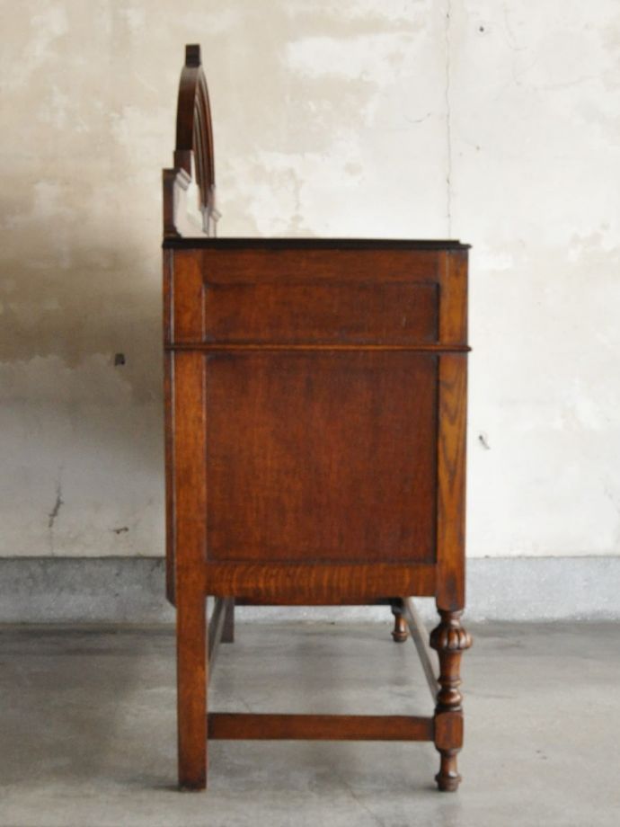 サイドボードの側面