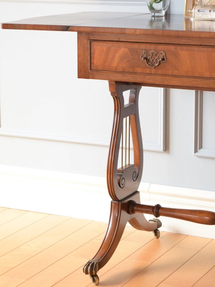 英国アンティークらしい優雅な姿にうっとり