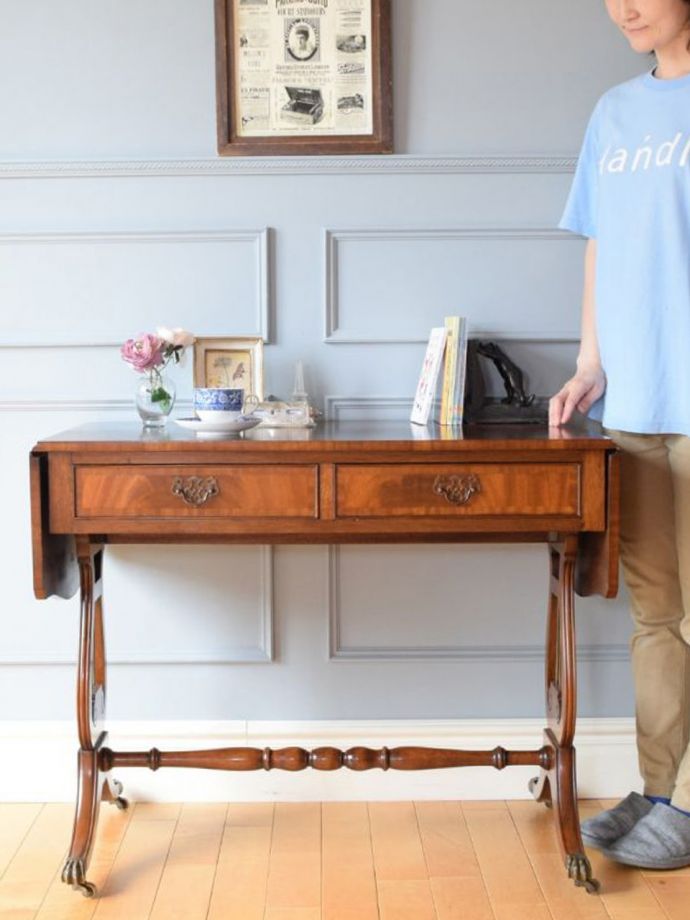 アンティークの伸長式テーブル