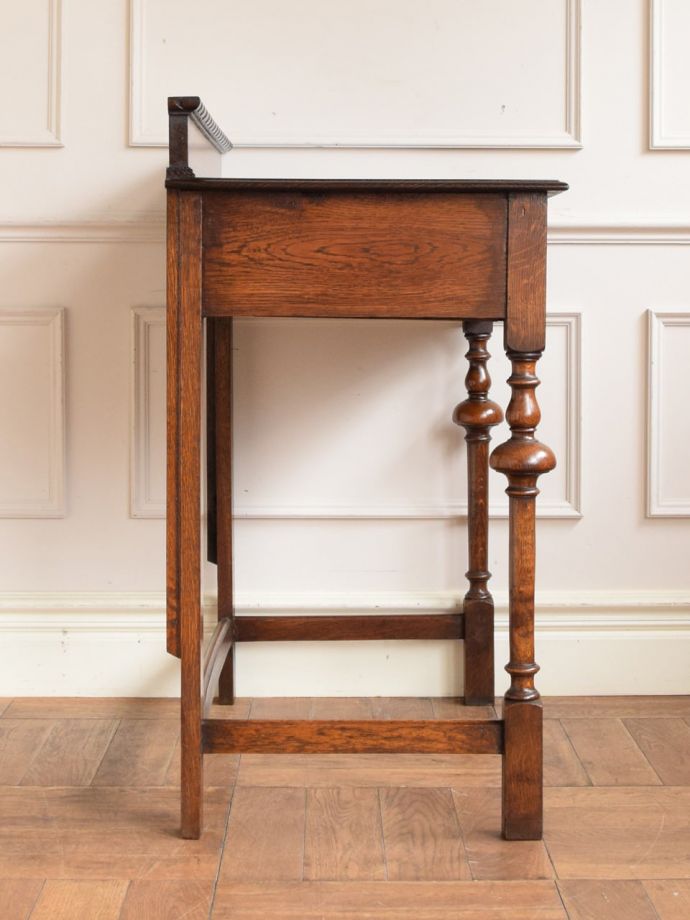 コンソールテーブルの側面