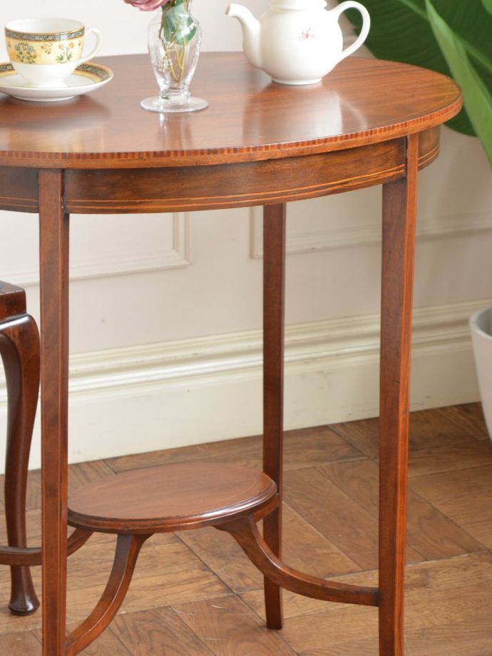 英国のアンティーク家具らしいデザイン