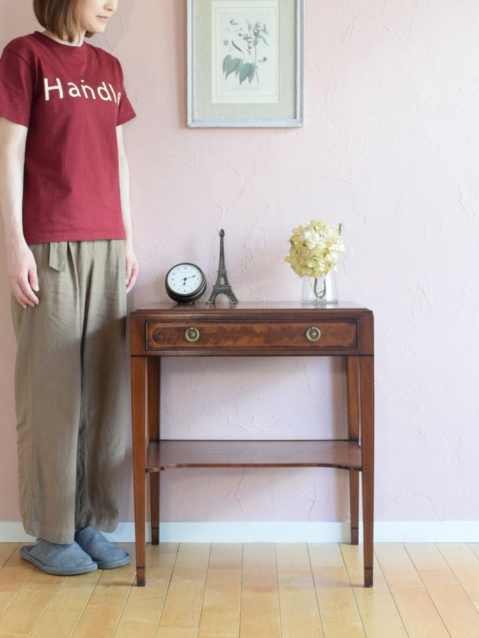 アンティークのコンソールテーブル