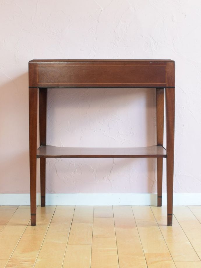 コンソールテーブルの後ろ姿