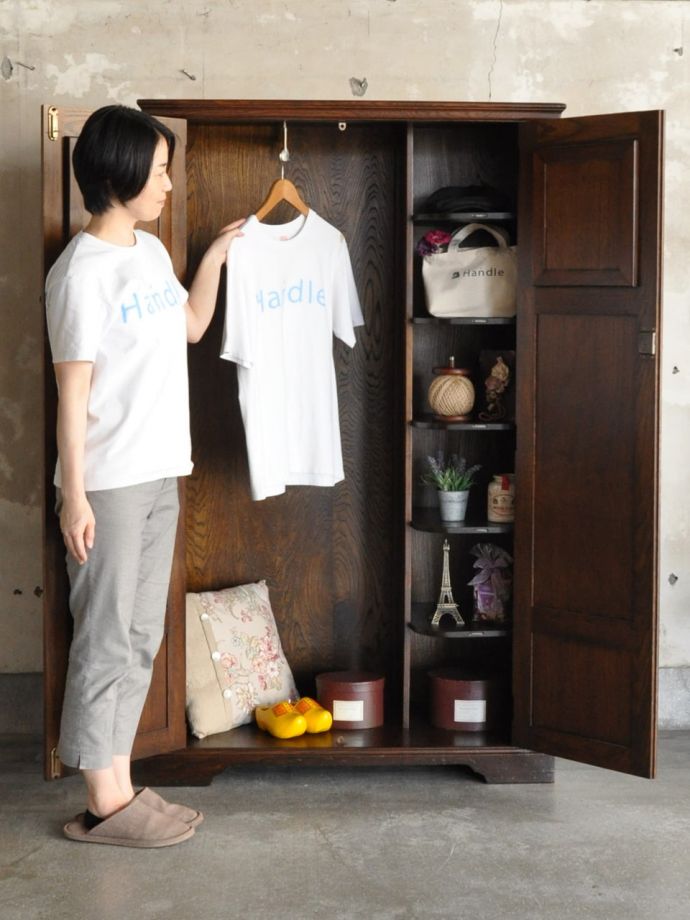 アンティーク家具らしさが漂うワードローブ