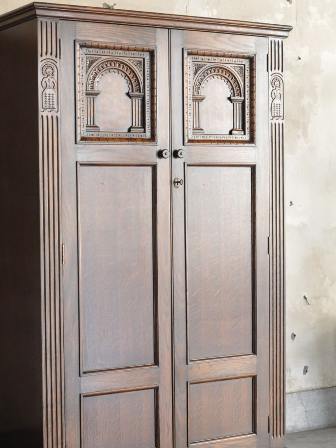 アンティーク家具らしさが漂う装飾