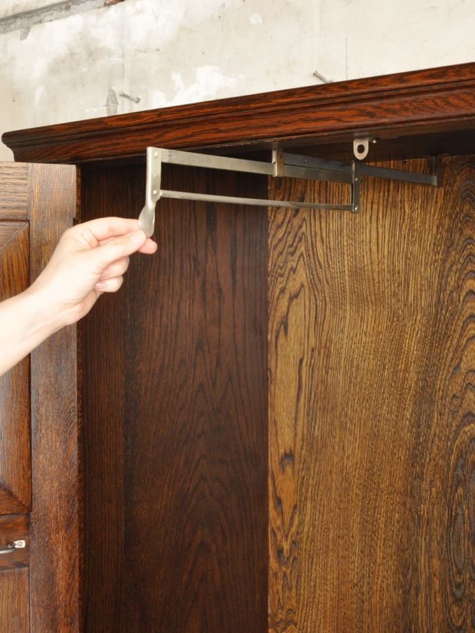 ワードローブのハンガー