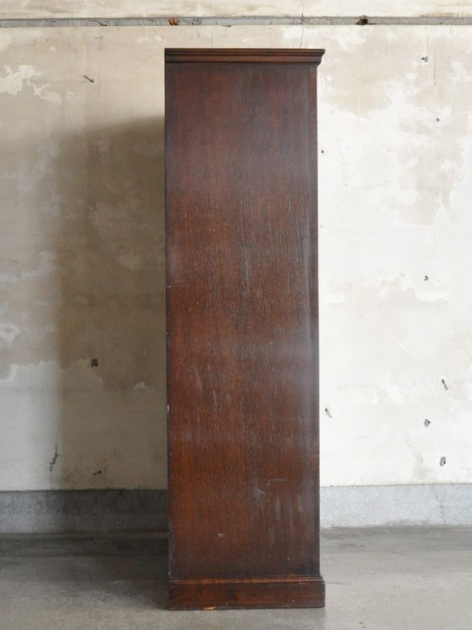 ワードローブの側面