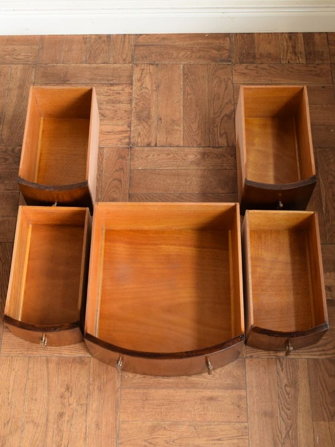 ドレッサーの引き出しの中