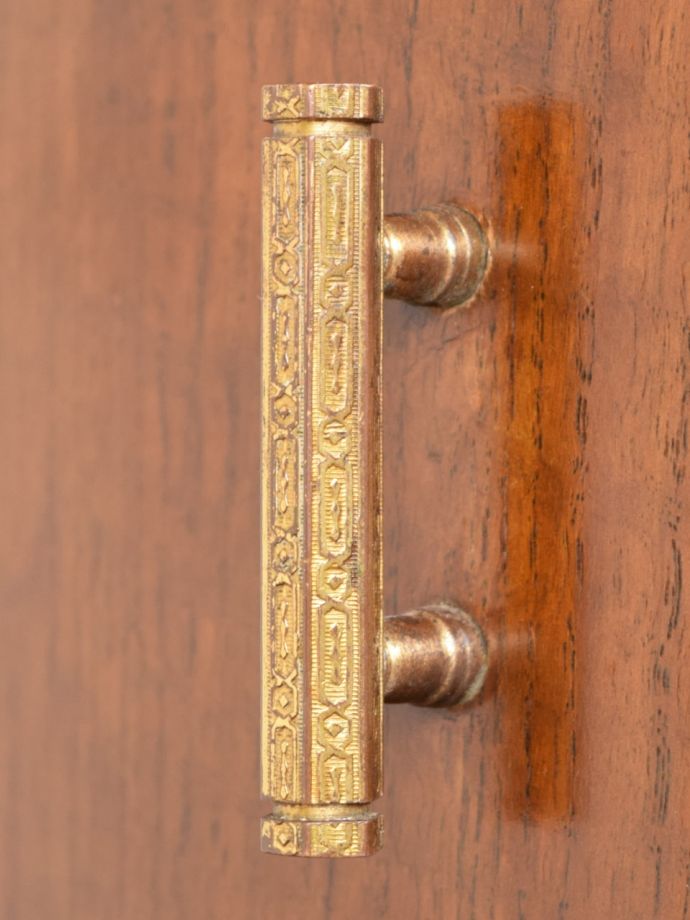 ドレッサーのおしゃれな取っ手