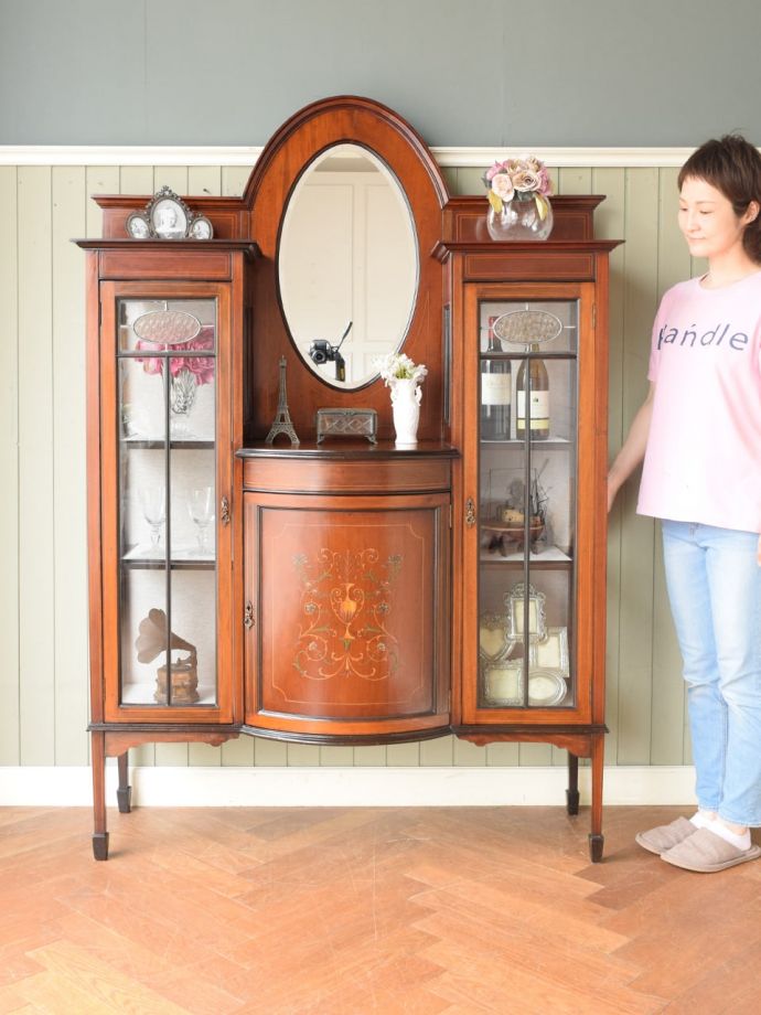 アンティークのパーラーキャビネット