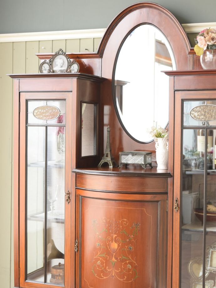 美しいガラスキャビネット