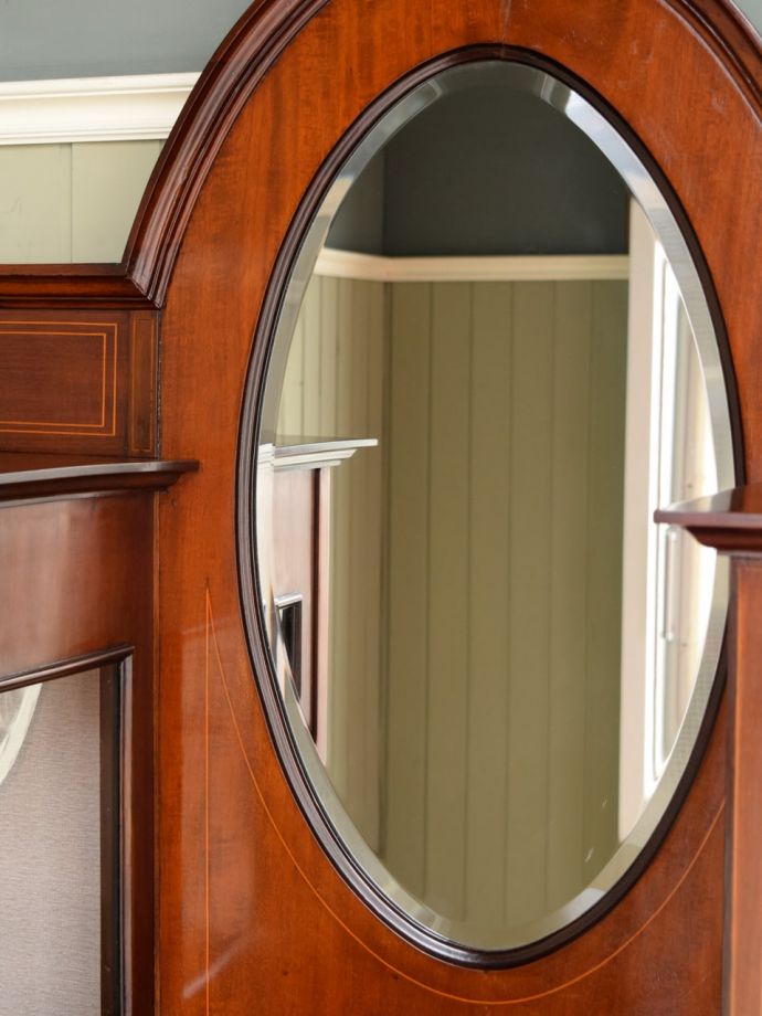 パーラーキャビネットの鏡