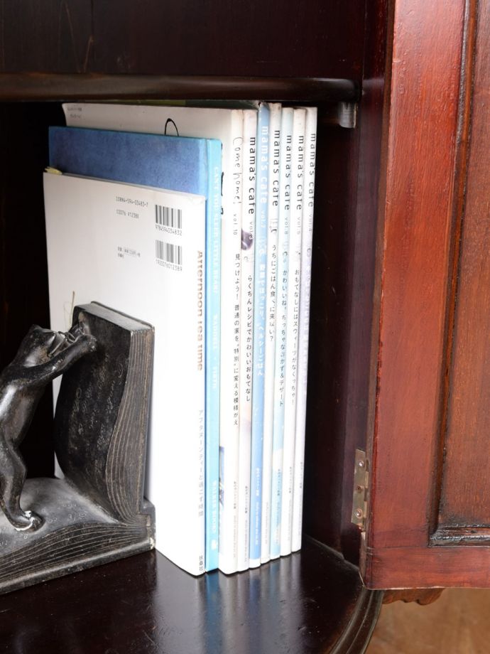 収納たっぷりのキャビネット