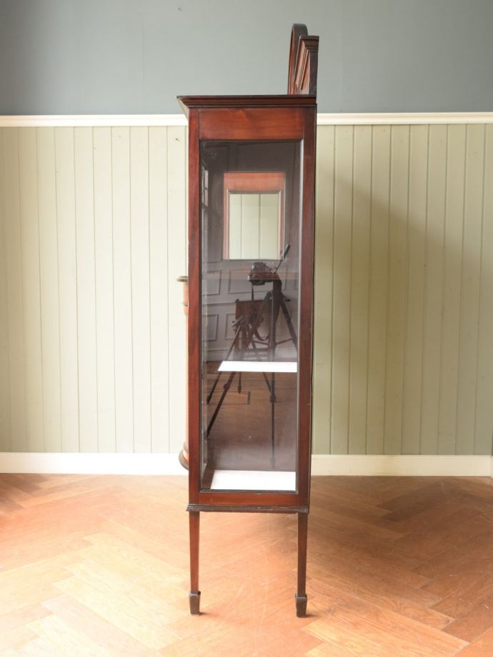 キャビネットの側面