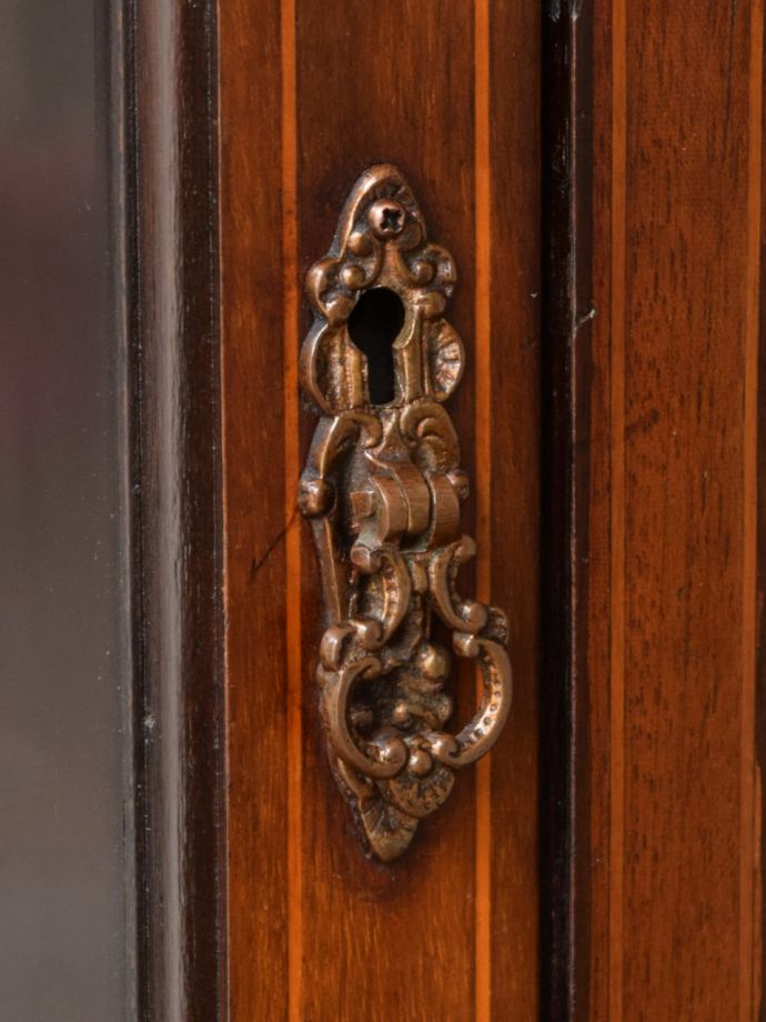 アンティークキャビネットの取っ手