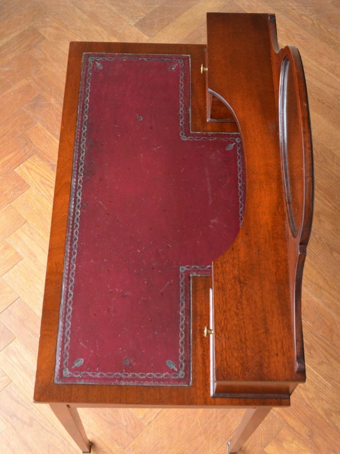 書斎机の美しい天板