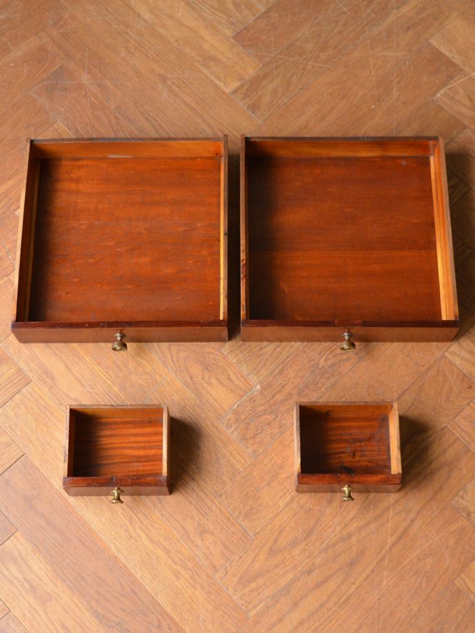 アンティークデスクの引き出し