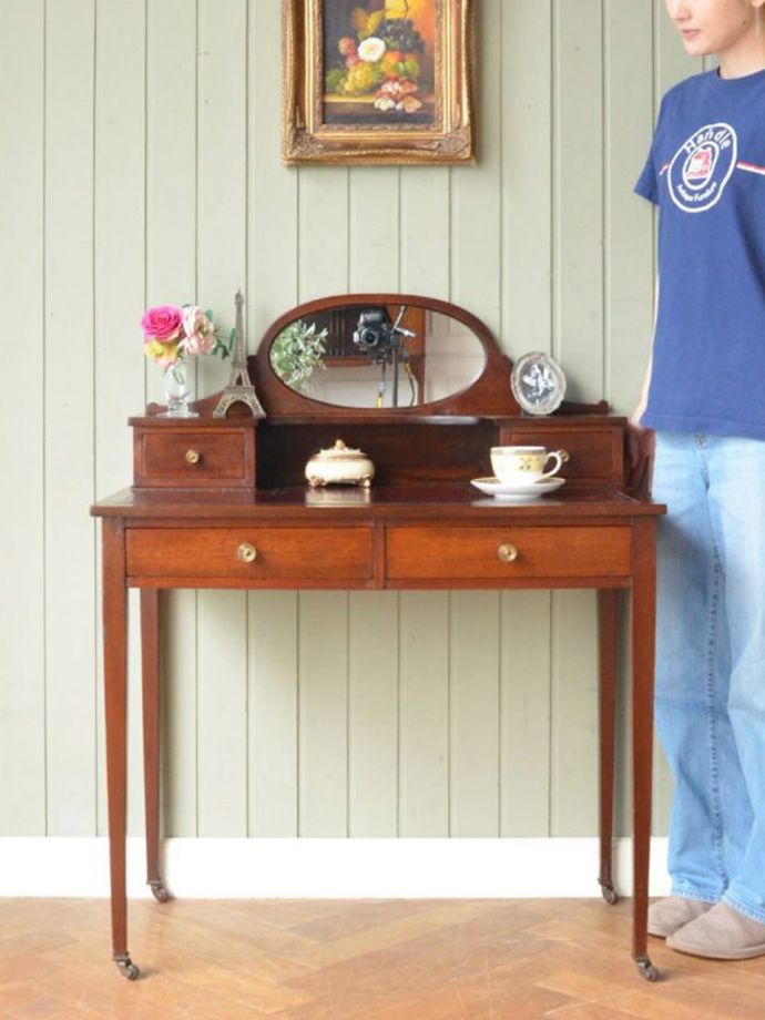 英国アンティークのデスク