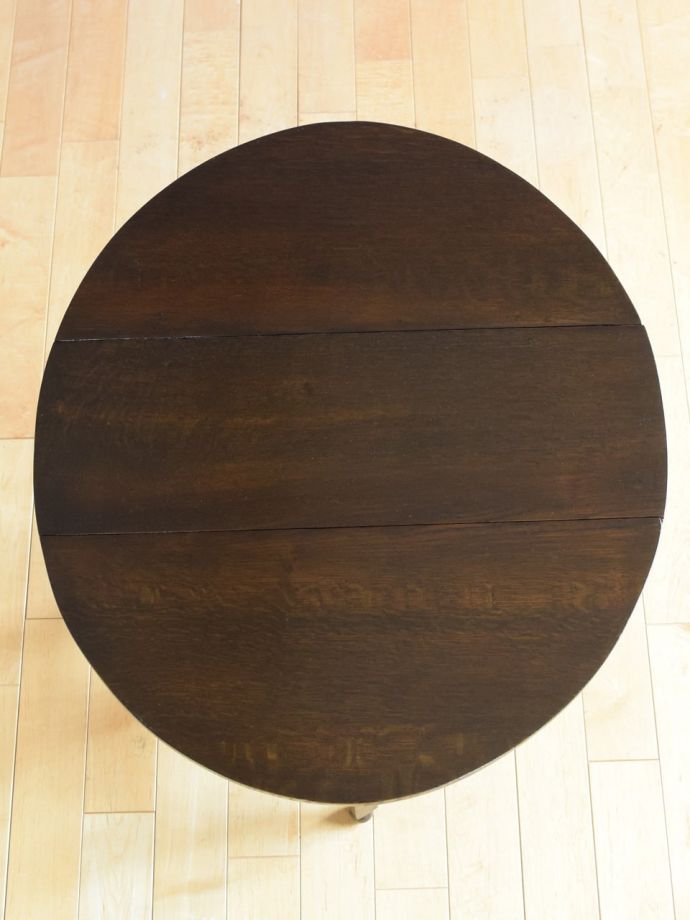 天板を広げた折り畳みテーブル