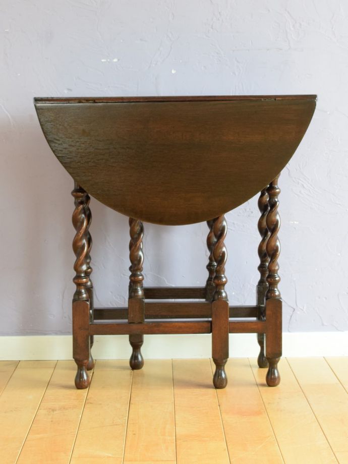 畳んだ時のゲートレッグテーブル