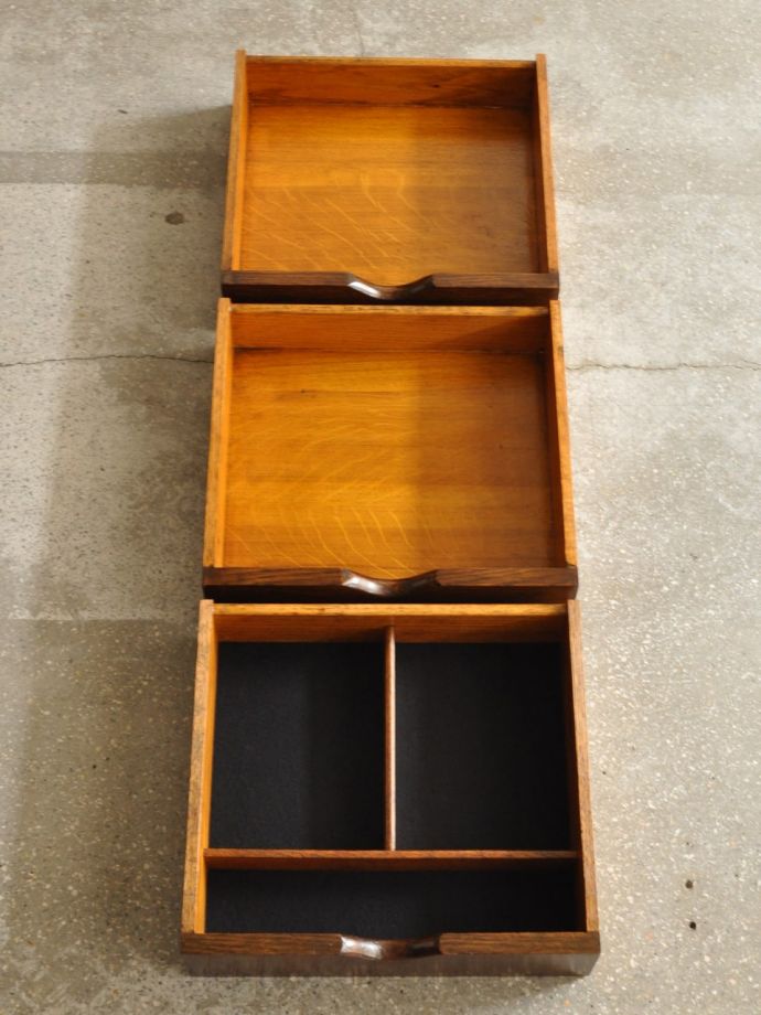 サイドボードの引き出し