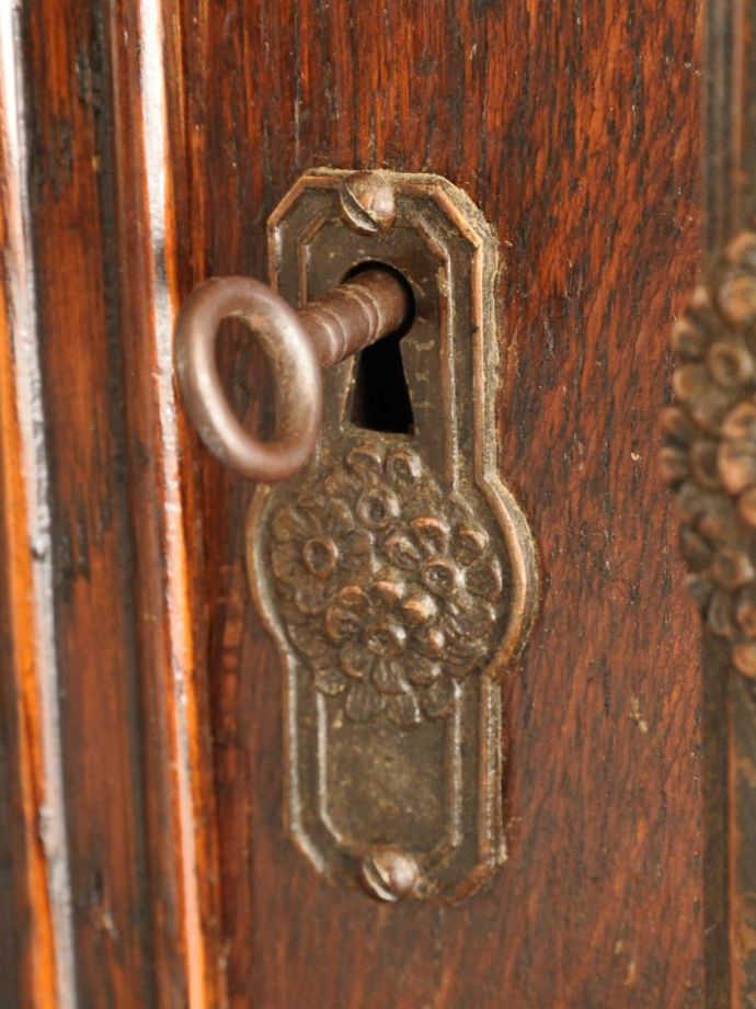 アンティーク家具の鍵