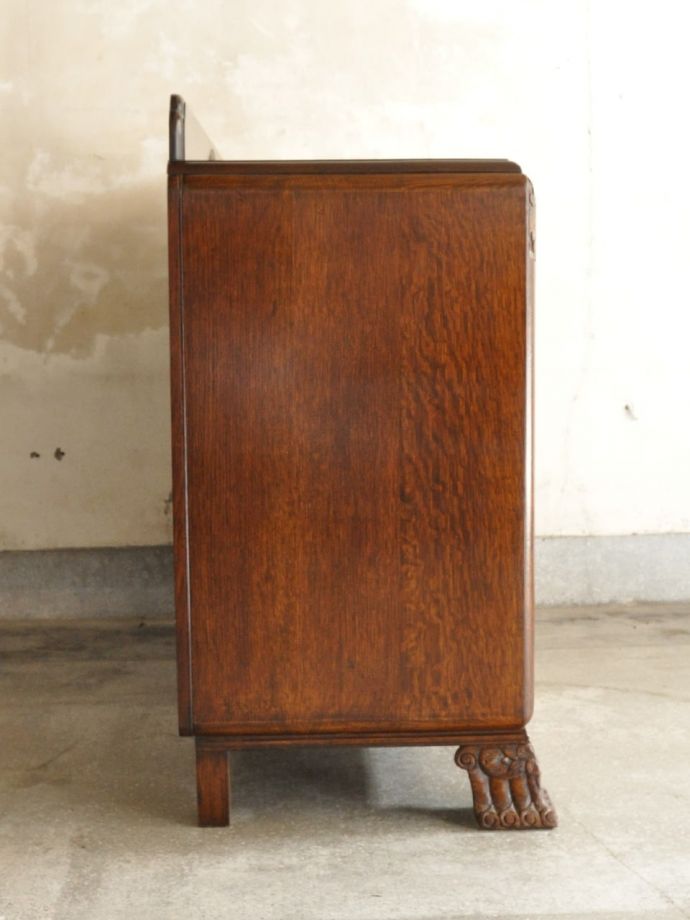 サイドボードの側面