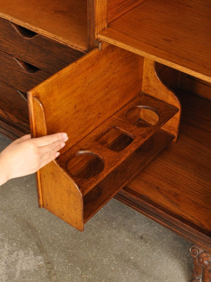 ワインラック付きのサイドボード