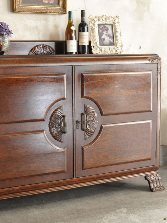 アンティーク家具らしさが漂うサイドボード