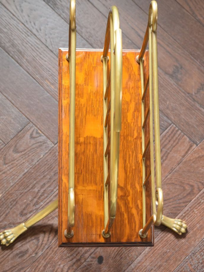 たっぷり収納できるマガジンラック