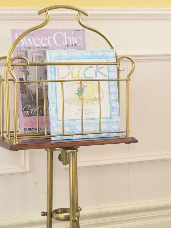 アンティークのおしゃれなマガジンラック