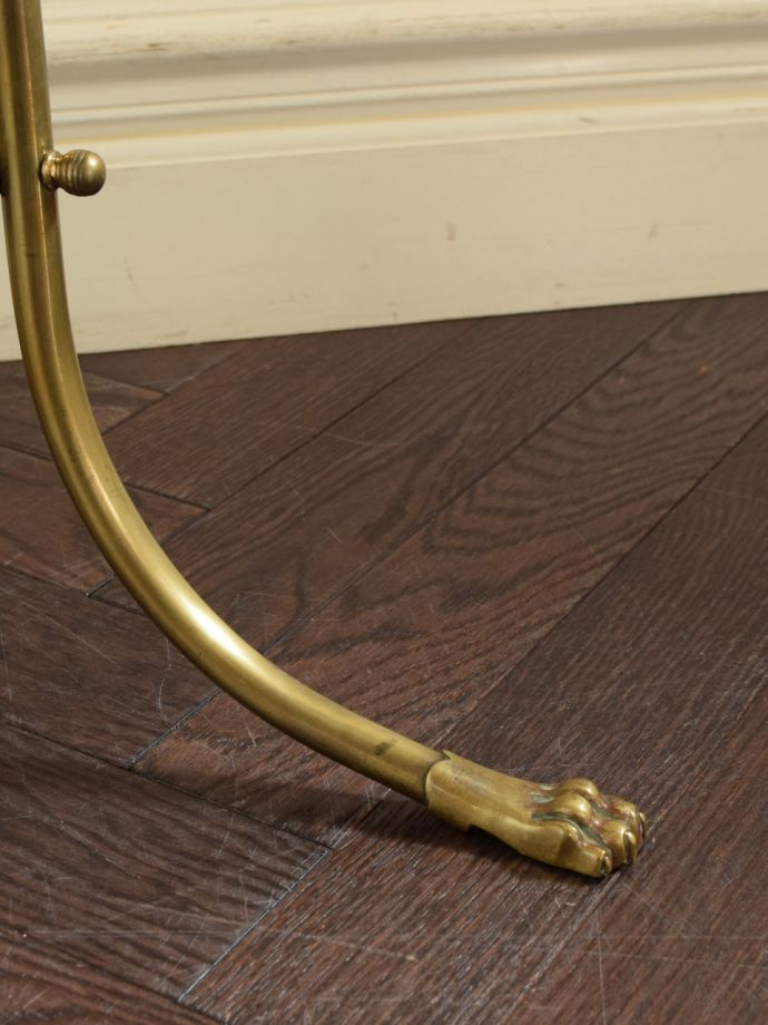 マガジンラックの足