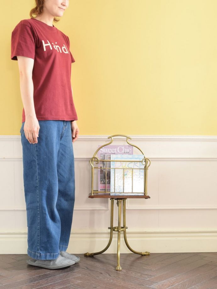 アンティークのマガジンラック