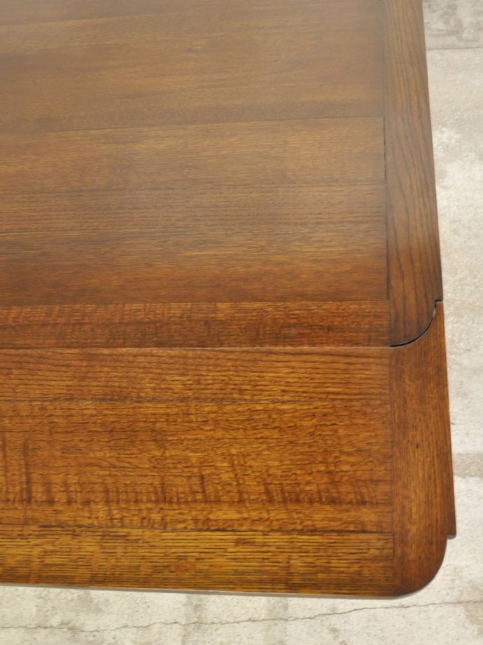 アンティークテーブルの木目