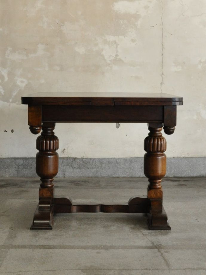 伸長式テーブルの側面